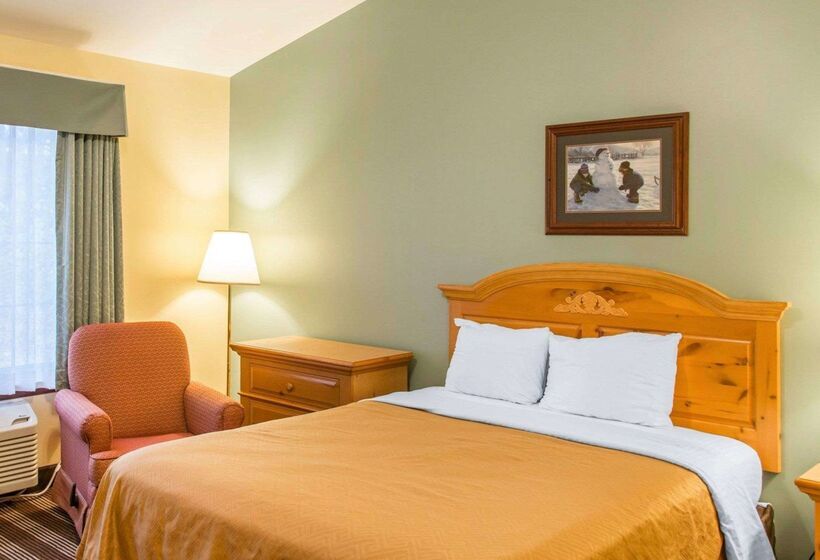 فندق Econo Lodge Inn & Suites