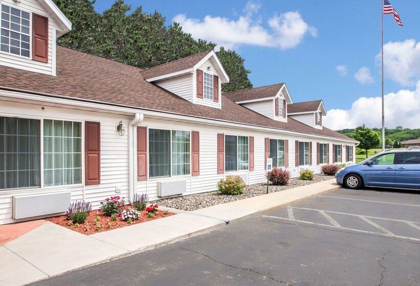 فندق Econo Lodge Inn & Suites