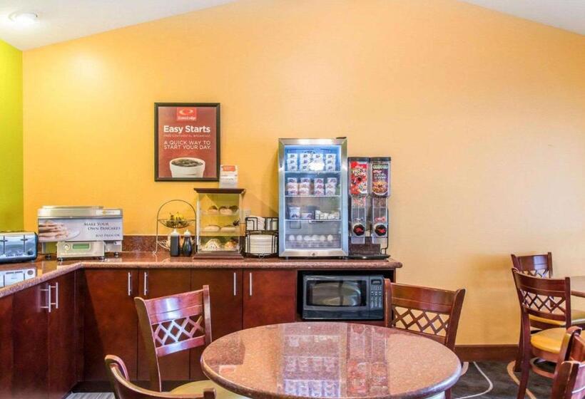 فندق Econo Lodge Inn & Suites