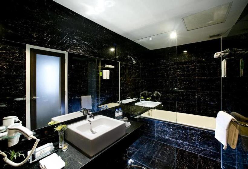 בית מלון כפרי Grand Zuri Cikarang Jababeka