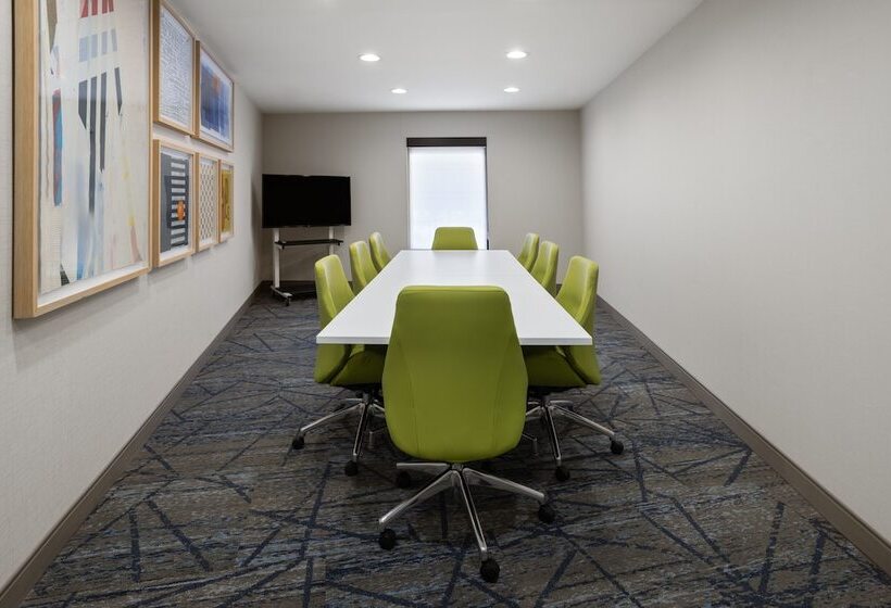 Holiday Inn Express Hotel & Suites Brattleboro, An Ihg