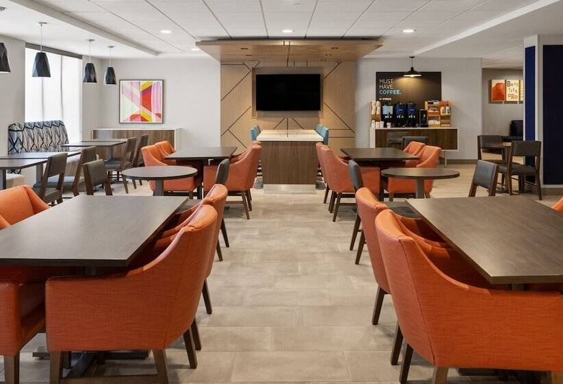 Holiday Inn Express Hotel & Suites Brattleboro, An Ihg