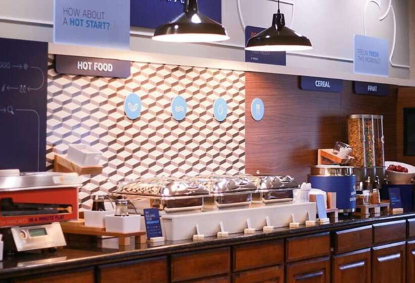 Holiday Inn Express Hotel & Suites Center, An Ihg