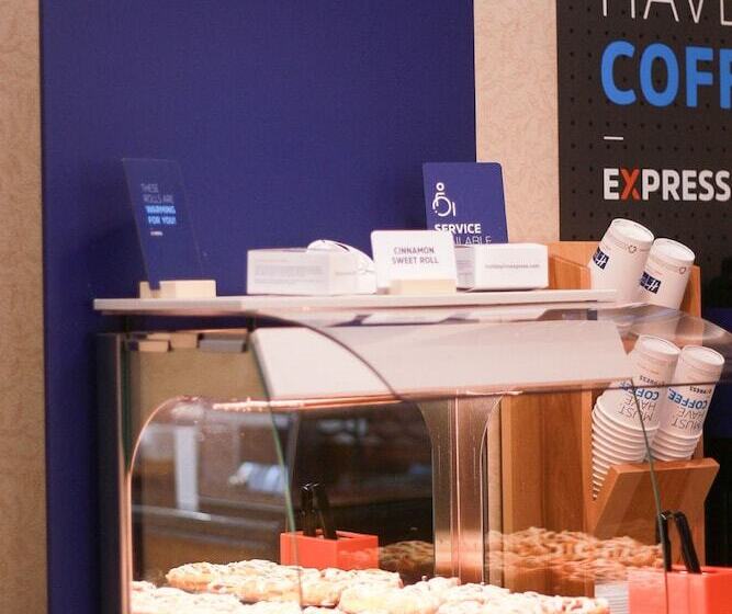 Holiday Inn Express Hotel & Suites Center, An Ihg