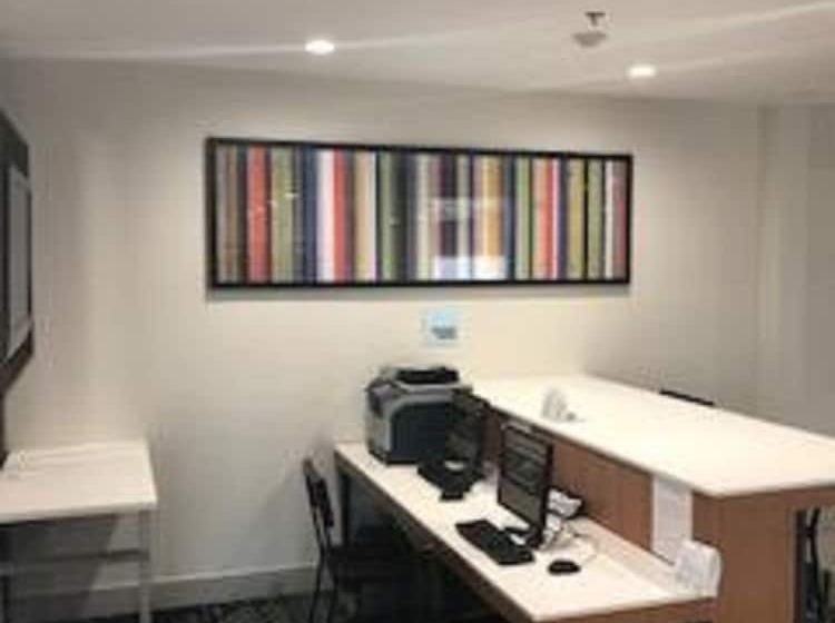 Holiday Inn Express Hotel & Suites Ennis, An Ihg