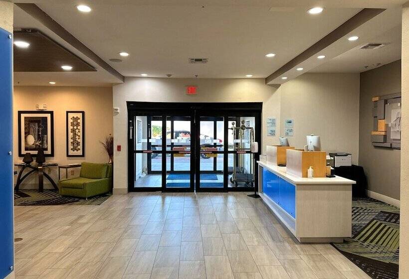 Holiday Inn Express Hotel & Suites Ennis, An Ihg