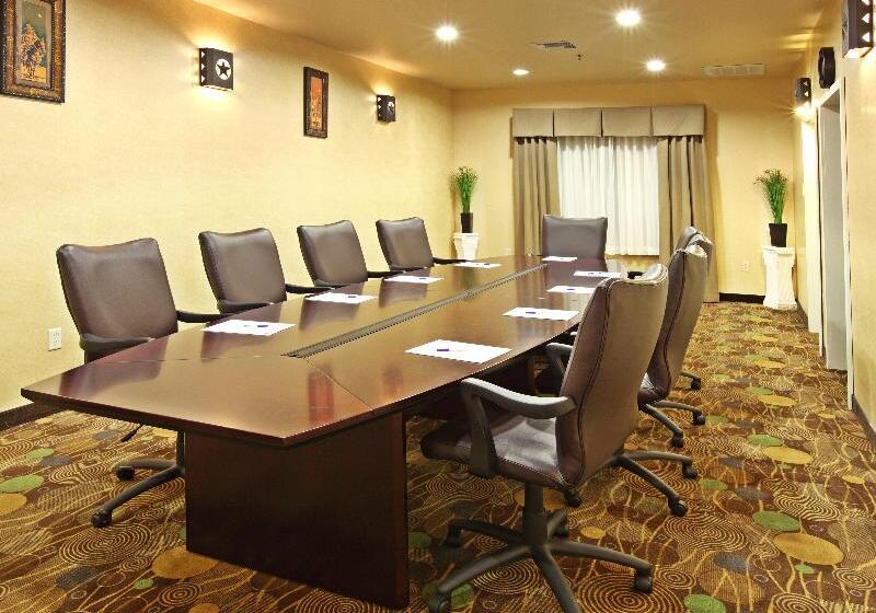 Holiday Inn Express Hotel & Suites Marshall, An Ihg