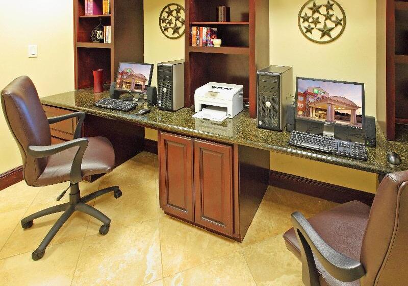 Holiday Inn Express Hotel & Suites Marshall, An Ihg