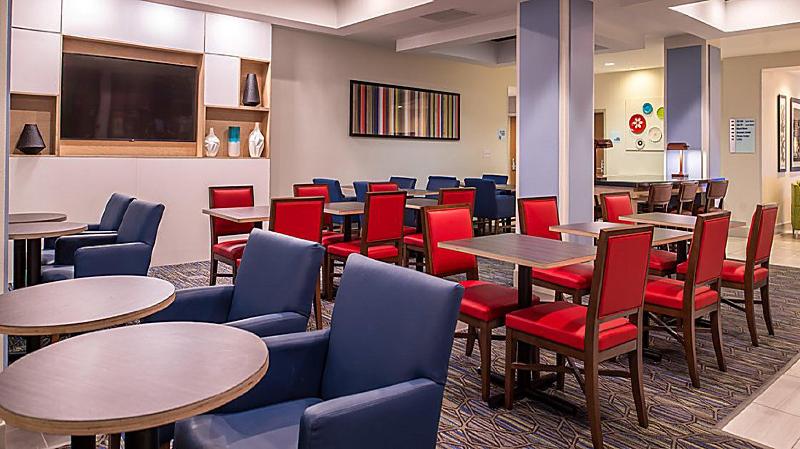 Holiday Inn Express Hotel & Suites Mount Pleasant, An Ihg