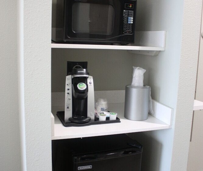 Holiday Inn Express Hotel & Suites Shamrock North By Ihg