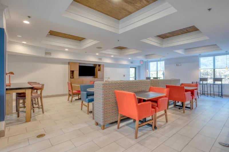 Holiday Inn Express Hotel & Suites Thornburg S. Fredericksburg, An Ihg