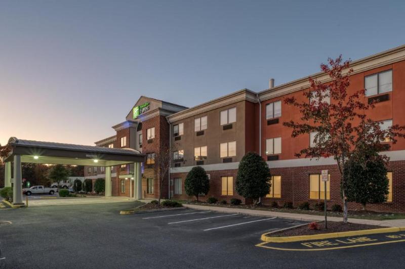 Holiday Inn Express Hotel & Suites Thornburg S. Fredericksburg, An Ihg