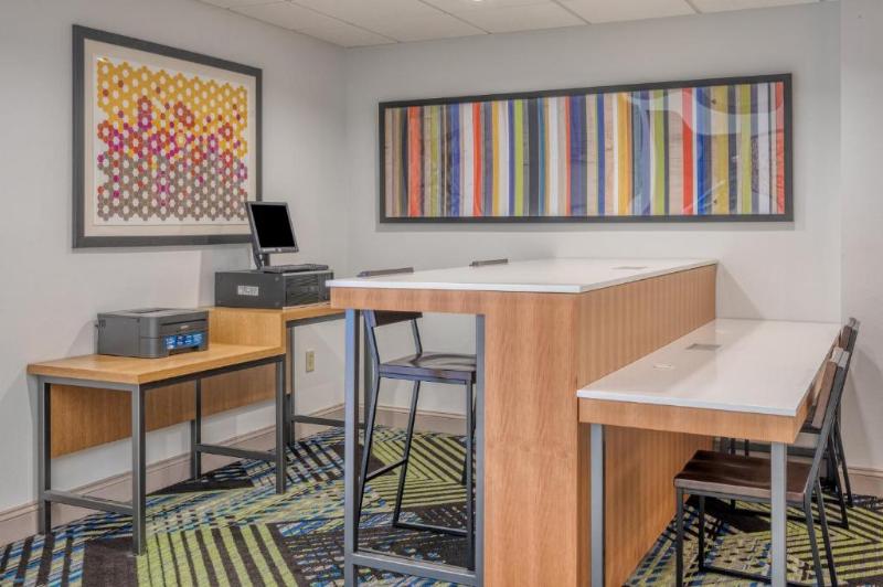 Holiday Inn Express Hotel & Suites Thornburg S. Fredericksburg, An Ihg
