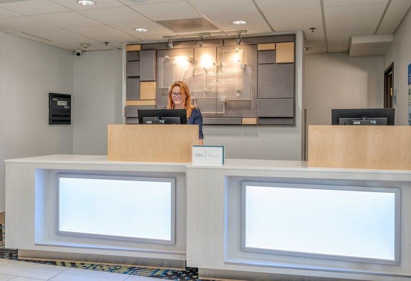 Holiday Inn Express Hotel & Suites Thornburg S. Fredericksburg, An Ihg