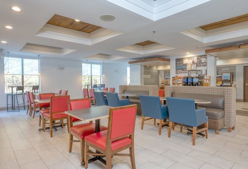 Holiday Inn Express Hotel & Suites Thornburg S. Fredericksburg, An Ihg
