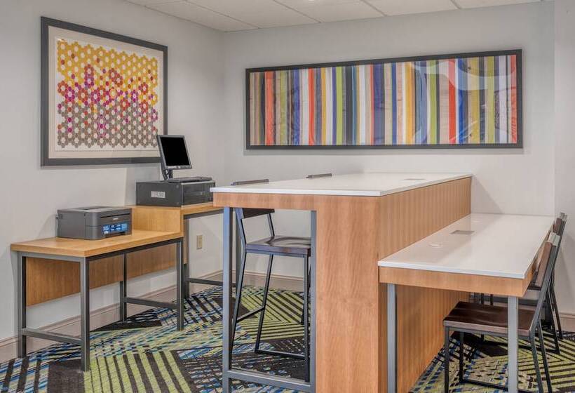 Holiday Inn Express Hotel & Suites Thornburg S. Fredericksburg, An Ihg