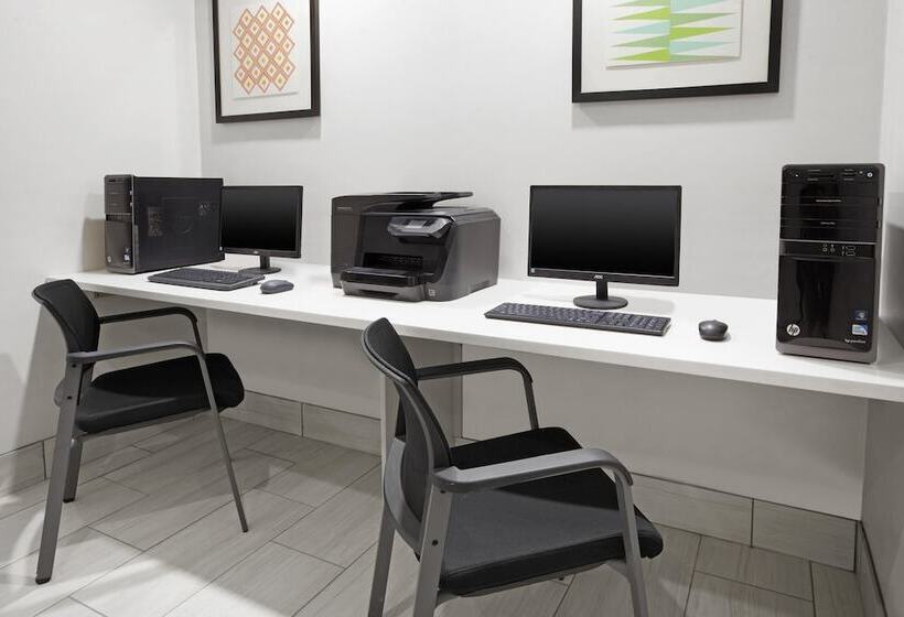 Holiday Inn Express Hotel & Suites Warrenton, An Ihg