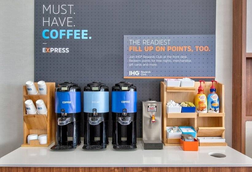 Holiday Inn Express Hotel & Suites Warrenton, An Ihg