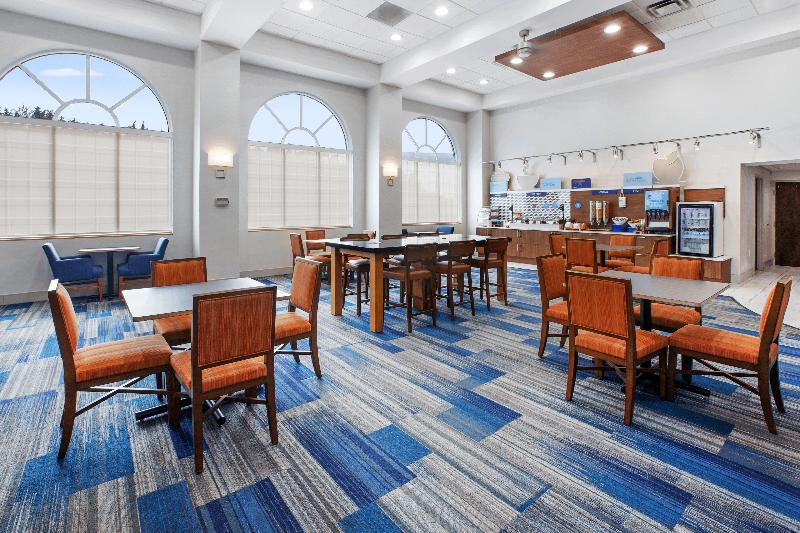 Holiday Inn Express Hotel & Suites Warrenton, An Ihg