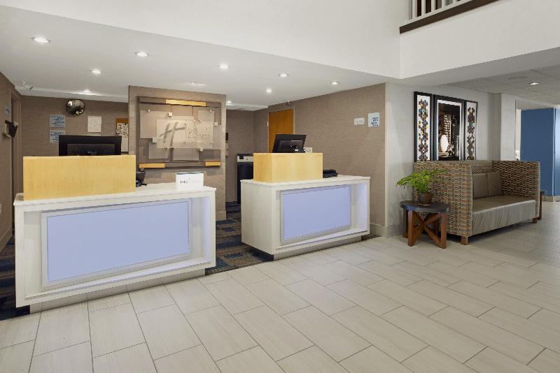Holiday Inn Express Hotel & Suites Warrenton, An Ihg