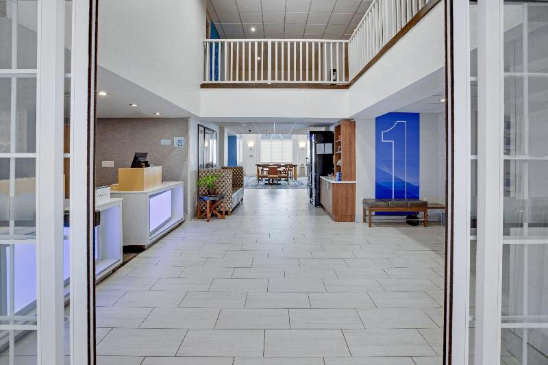 Holiday Inn Express Hotel & Suites Warrenton, An Ihg