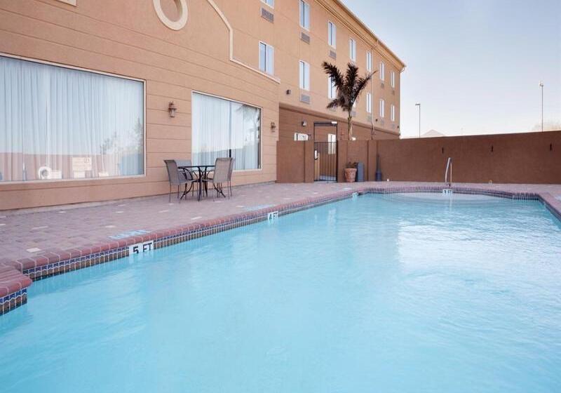 Holiday Inn Express Hotel & Suites Zapata, An Ihg