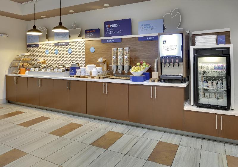 호텔 Holiday Inn Express & Suites   Denton North, An Ihg