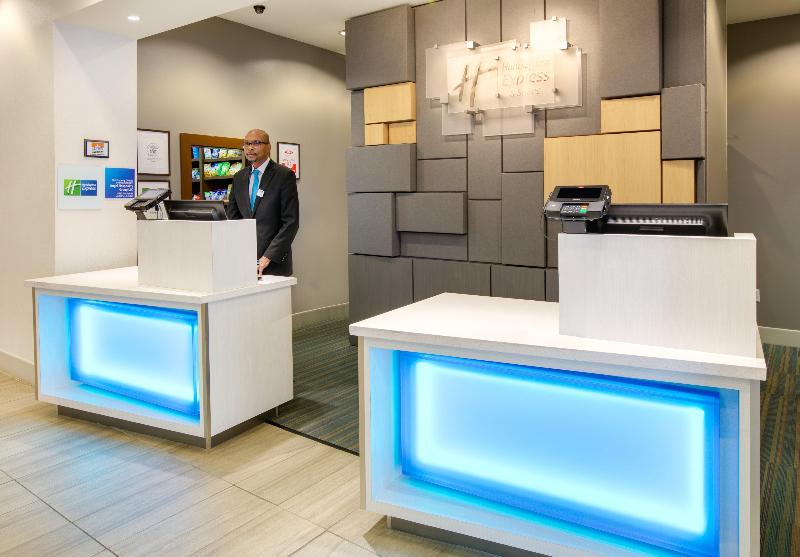 호텔 Holiday Inn Express & Suites   Denton North, An Ihg