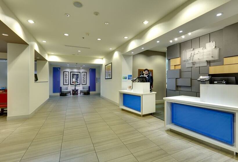 Отель Holiday Inn Express & Suites   Denton North, An Ihg