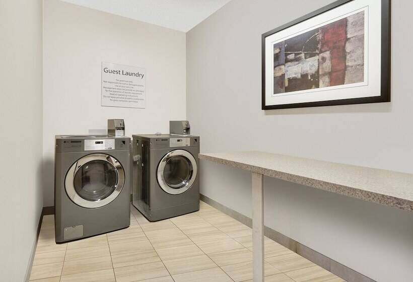 호텔 Holiday Inn Express & Suites   Denton North, An Ihg