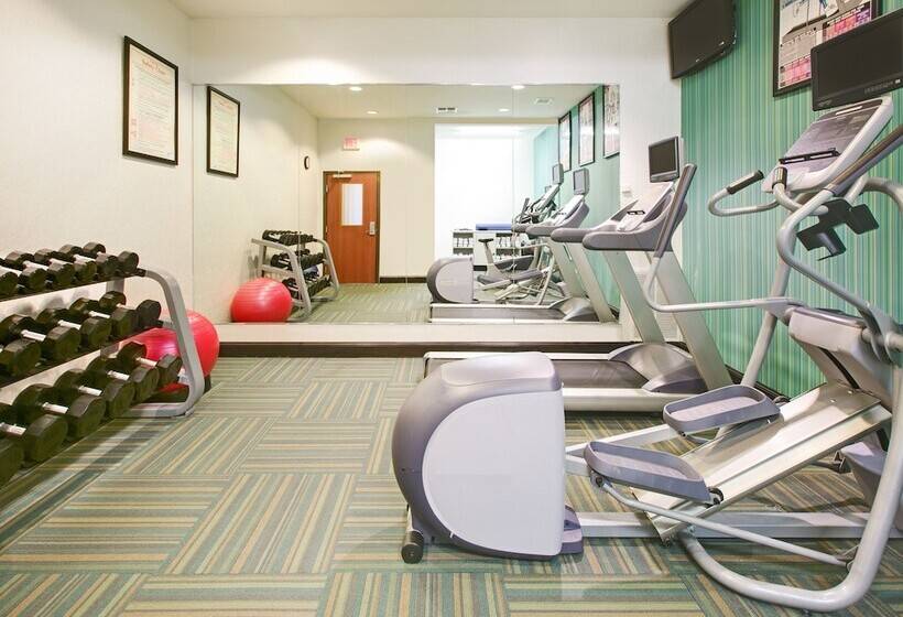 호텔 Holiday Inn Express & Suites   Denton North, An Ihg