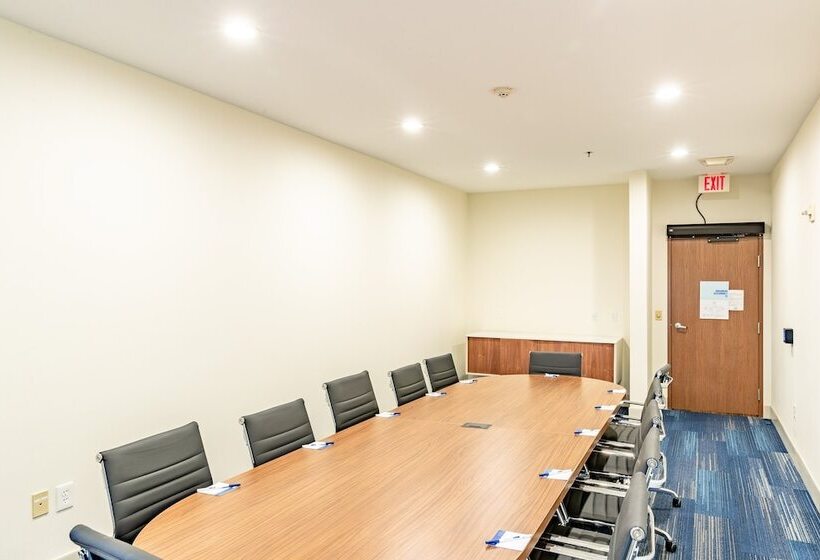 Отель Holiday Inn Express Hereford, An Ihg