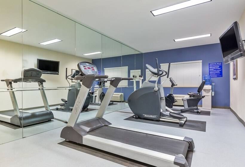 Отель Holiday Inn Express Palestine, An Ihg