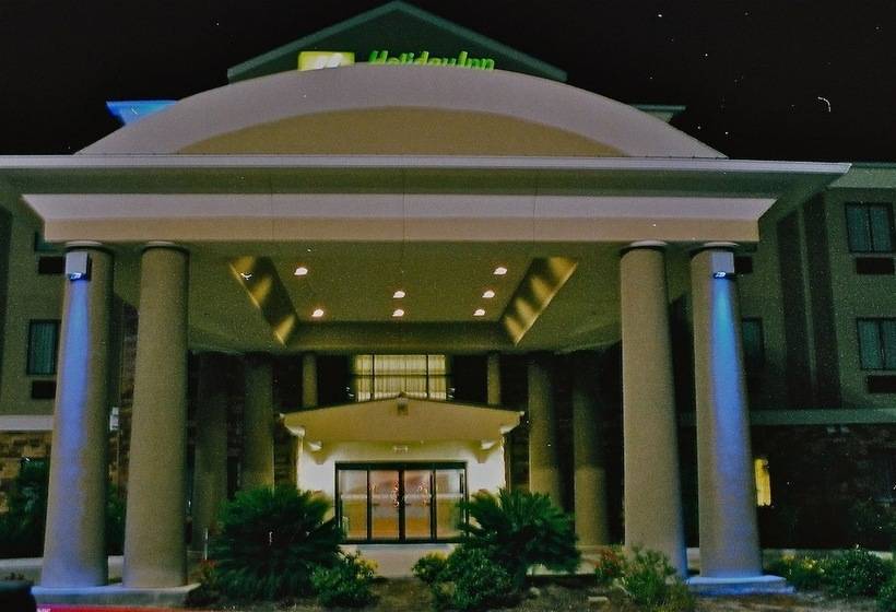 Отель Holiday Inn Express & Suites Cleveland, An Ihg