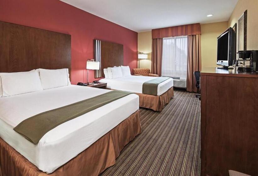 Отель Holiday Inn Express & Suites Cleveland, An Ihg