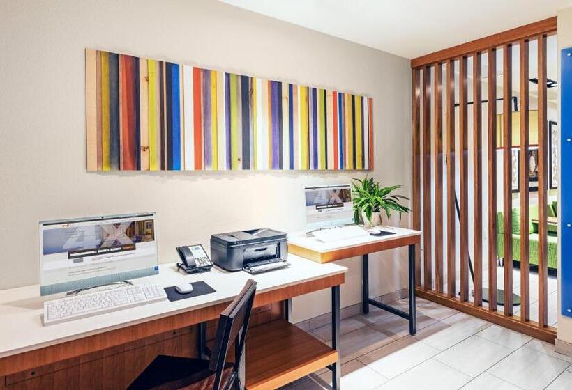 فندق Holiday Inn Express & Suites Ozona, An Ihg