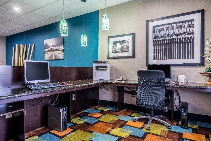 Отель Holiday Inn Express & Suites Roanoke Rapids Se By Ihg