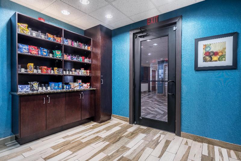 Отель Holiday Inn Express & Suites Roanoke Rapids Se By Ihg