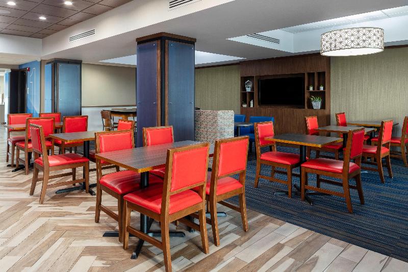 Отель Holiday Inn Express & Suites Roanoke Rapids Se By Ihg