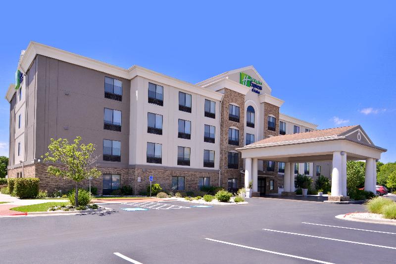 호텔 Holiday Inn Express & Suites Selma, An Ihg