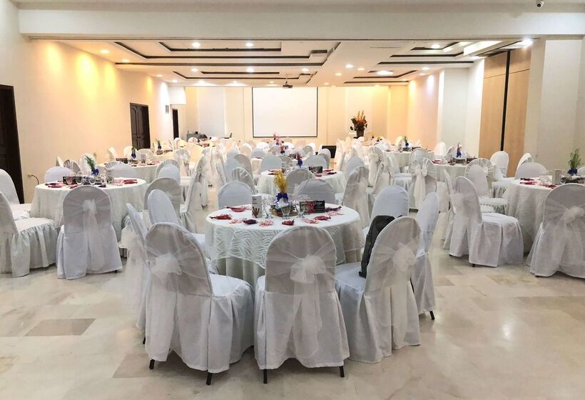 هتل Howard Johnson By Wyndham Barranquilla Versalles