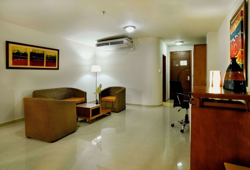 هتل Howard Johnson By Wyndham Barranquilla Versalles