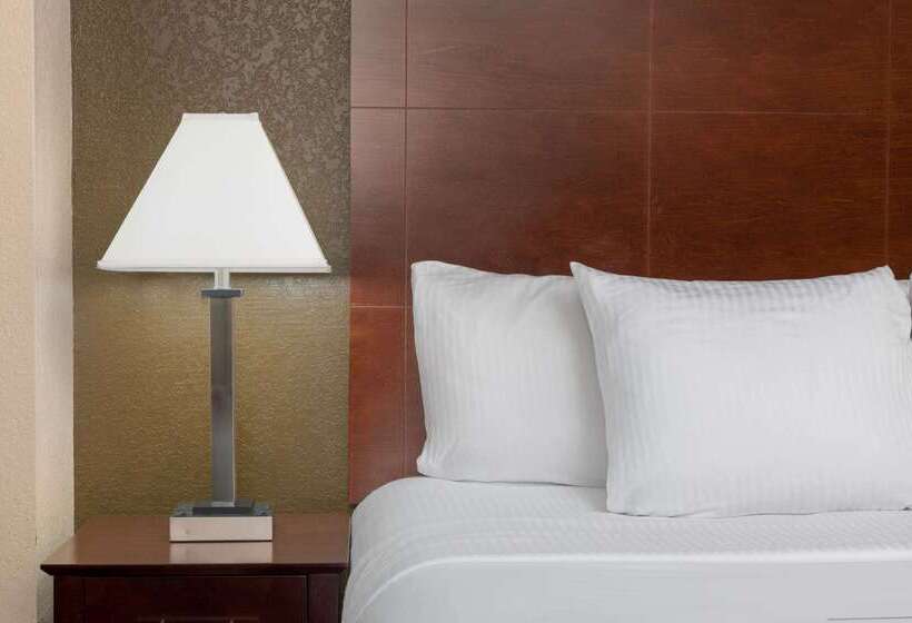 هتل La Quinta By Wyndham Macon West