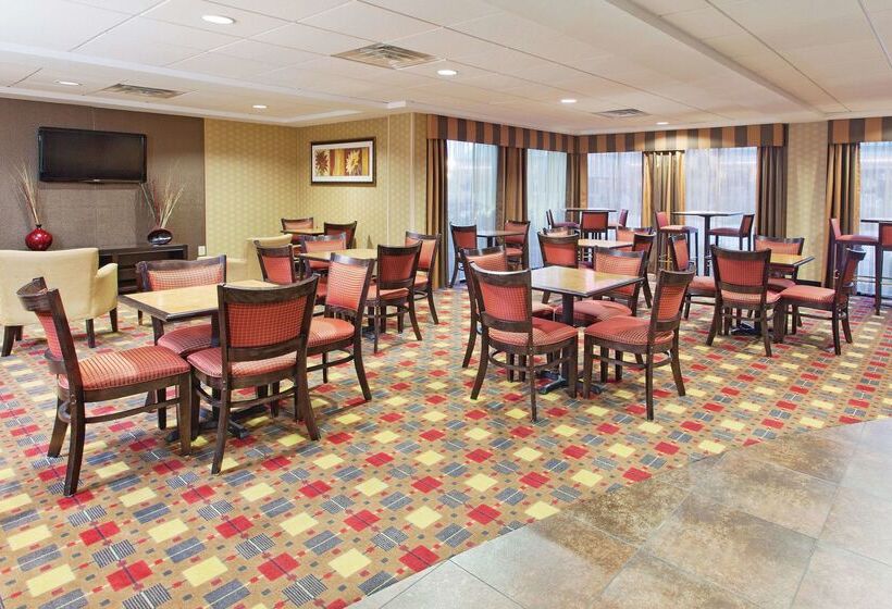هتل La Quinta By Wyndham Warner Robins   Robins Afb