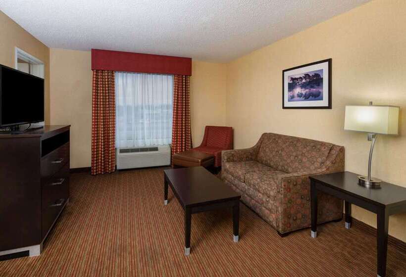 هتل La Quinta By Wyndham Warner Robins   Robins Afb