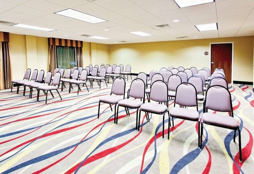 هتل La Quinta By Wyndham Warner Robins   Robins Afb