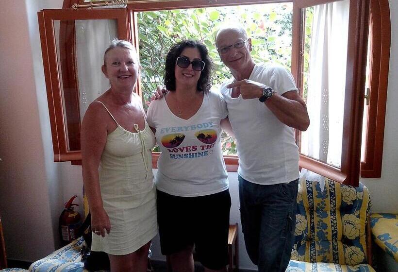 Отель Marisa Rooms