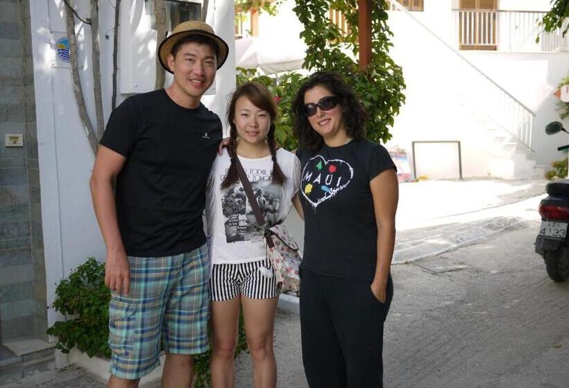 Отель Marisa Rooms