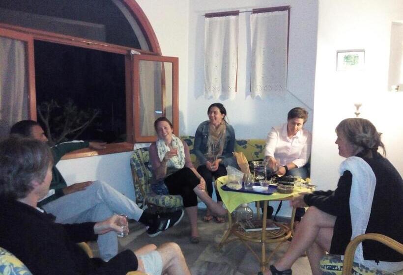 Отель Marisa Rooms