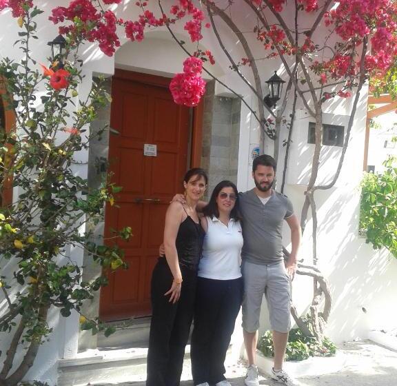 Отель Marisa Rooms